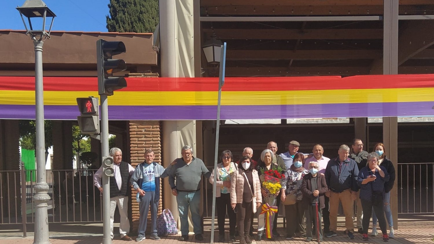 IU denuncia el robo “por parte de la ultraderecha” de una bandera en homenaje a la II República