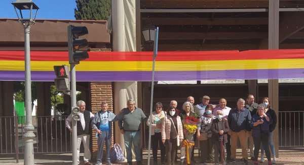 IU denuncia el robo “por parte de la ultraderecha” de una bandera en homenaje a la II República