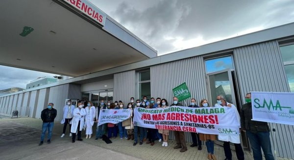 Un paciente le tira una papelera a un médico  al negarse a que le hicieran unas pruebas clínicas