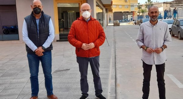 Infraestructuras finaliza los trabajos de renovación de acerado en la calle Marta Martín