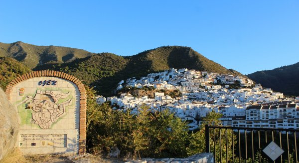 Ojén acuerda con Endesa una inversión de 81.000 euros para reforzar las estructuras eléctricas