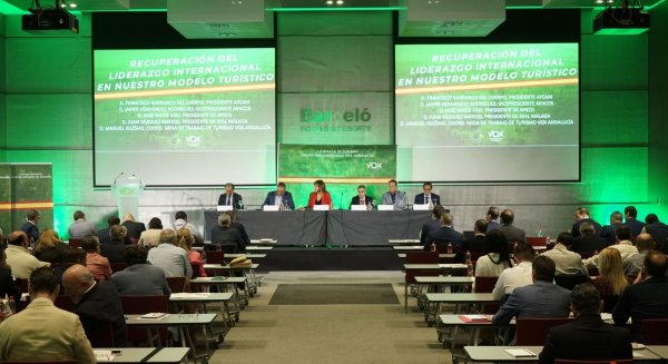 Rueda defiende al sector turístico ante la “demonización” del gobierno andaluz