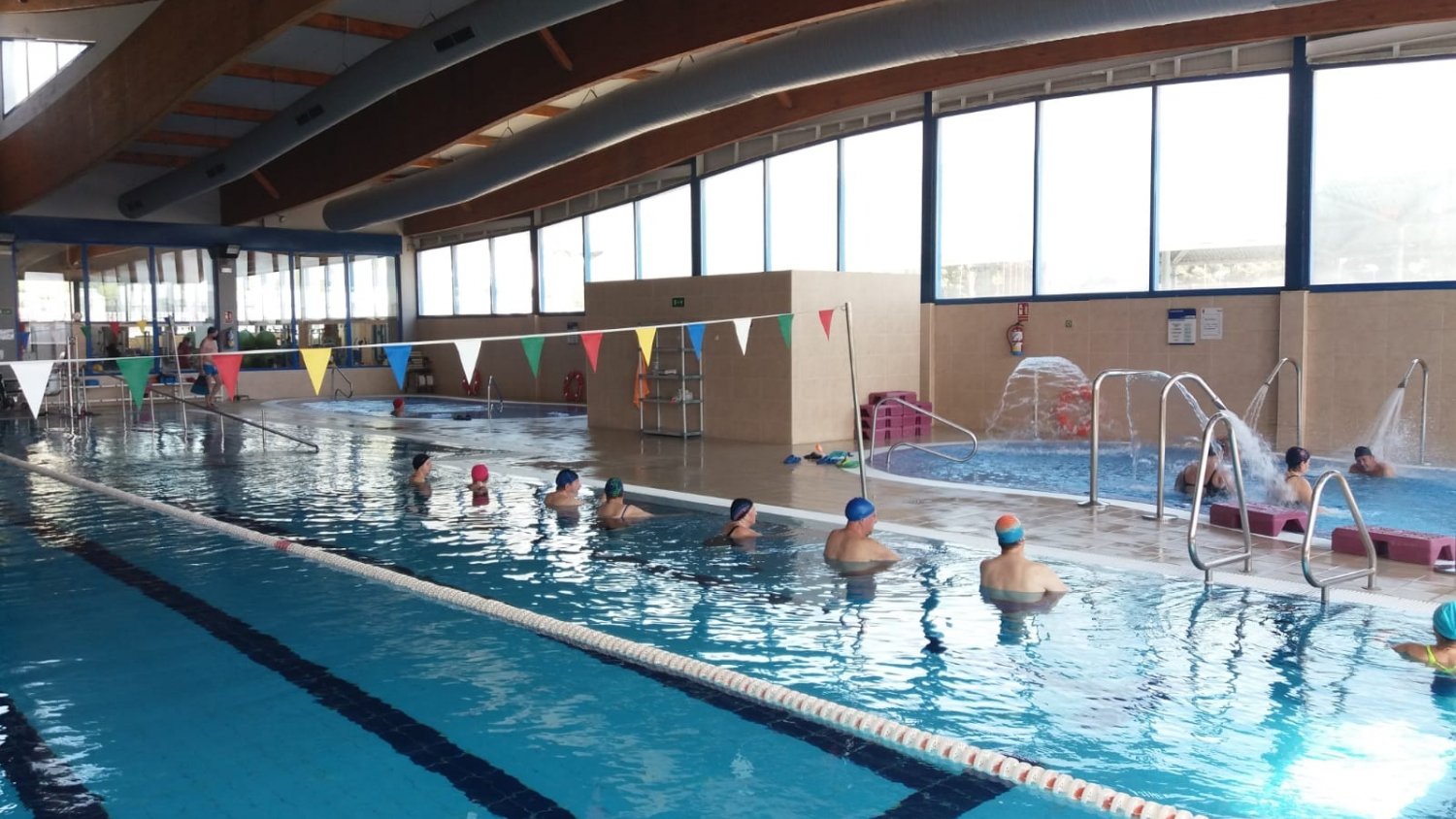 La piscina Virgen del Carmen II reabre tras la reforma de la cubierta