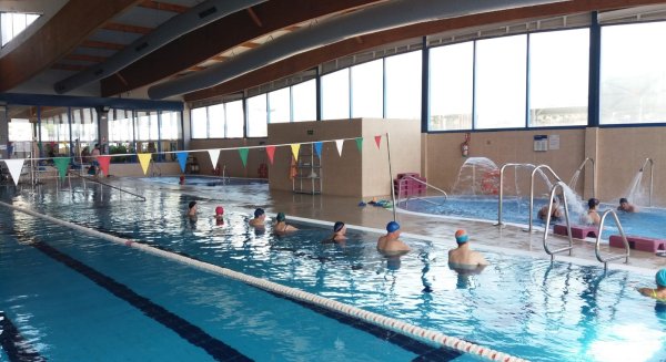 La piscina Virgen del Carmen II reabre tras la reforma de la cubierta