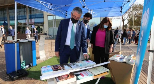 La biblioteca itinerante de la Diputación vuelve a recorrer los pueblos de la provincia