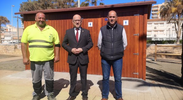 Playas amplía la enfermería del puesto de socorro central de Torre del Mar e incorpora un nuevo baño