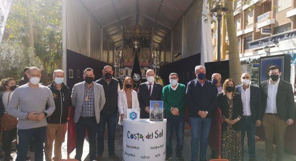 Torre del Mar inaugura la exposición de tronos y enseres de la Semana Santa en el Paseo de Larios