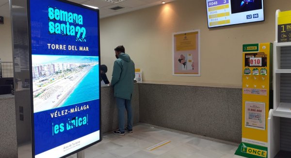 La Semana Santa de Vélez-Málaga se promociona en oficinas de Correos