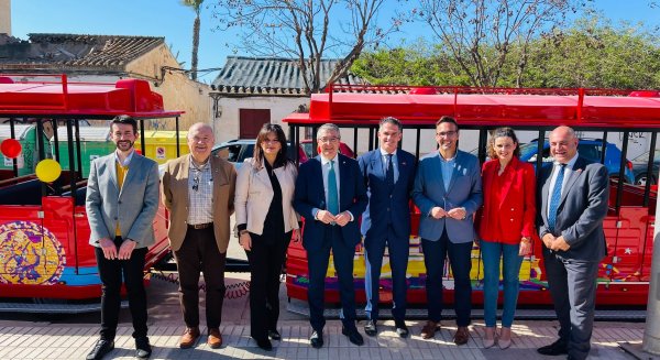 El tren turístico de Rincón de la Victoria recorre los enclaves más emblemáticos de la ciudad