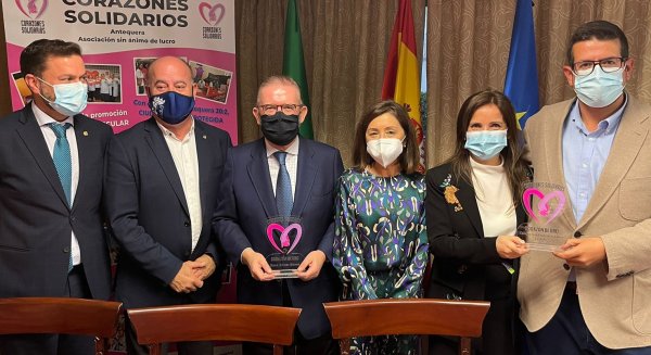 El alcalde de Antequera asiste a la entrega de los Premios Corazón de Oro 2022