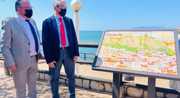 Salado destaca la simbiosis entre los municipios en la inauguración de la Plaza Mirador Gaucín