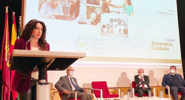 Ruiz apela a la colaboración institucional para colocar a Andalucía a la vanguardia de los servicios sociales