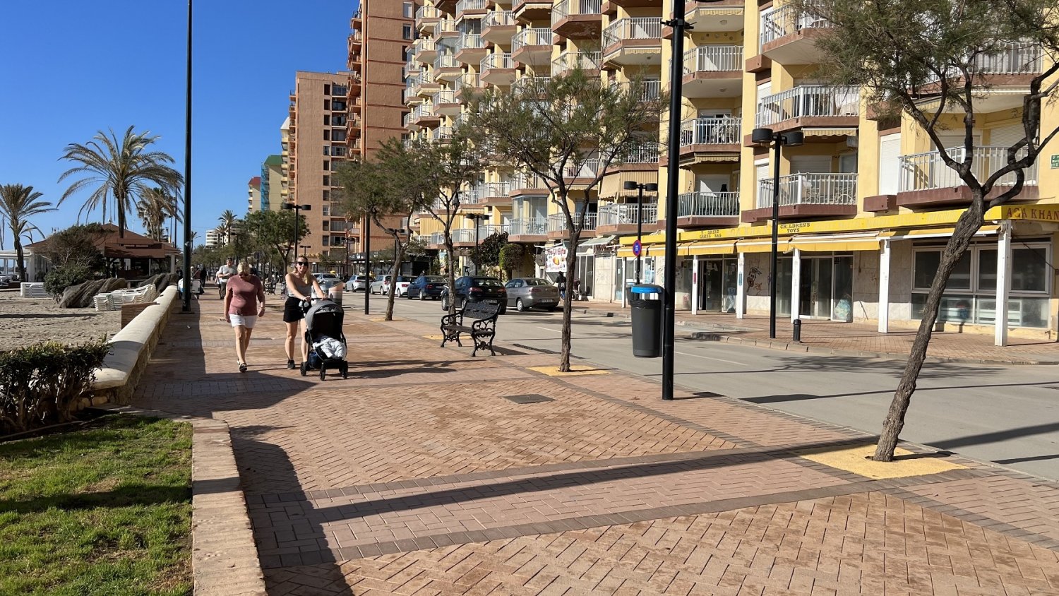 El área litoral de Fuengirola, preparada para el turismo de Semana Santa