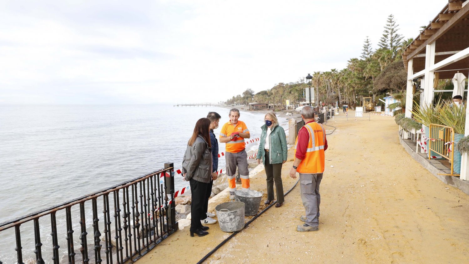 Muñoz destaca el “esfuerzo titánico” del Ayuntamiento para que las playas vuelvan a la normalidad