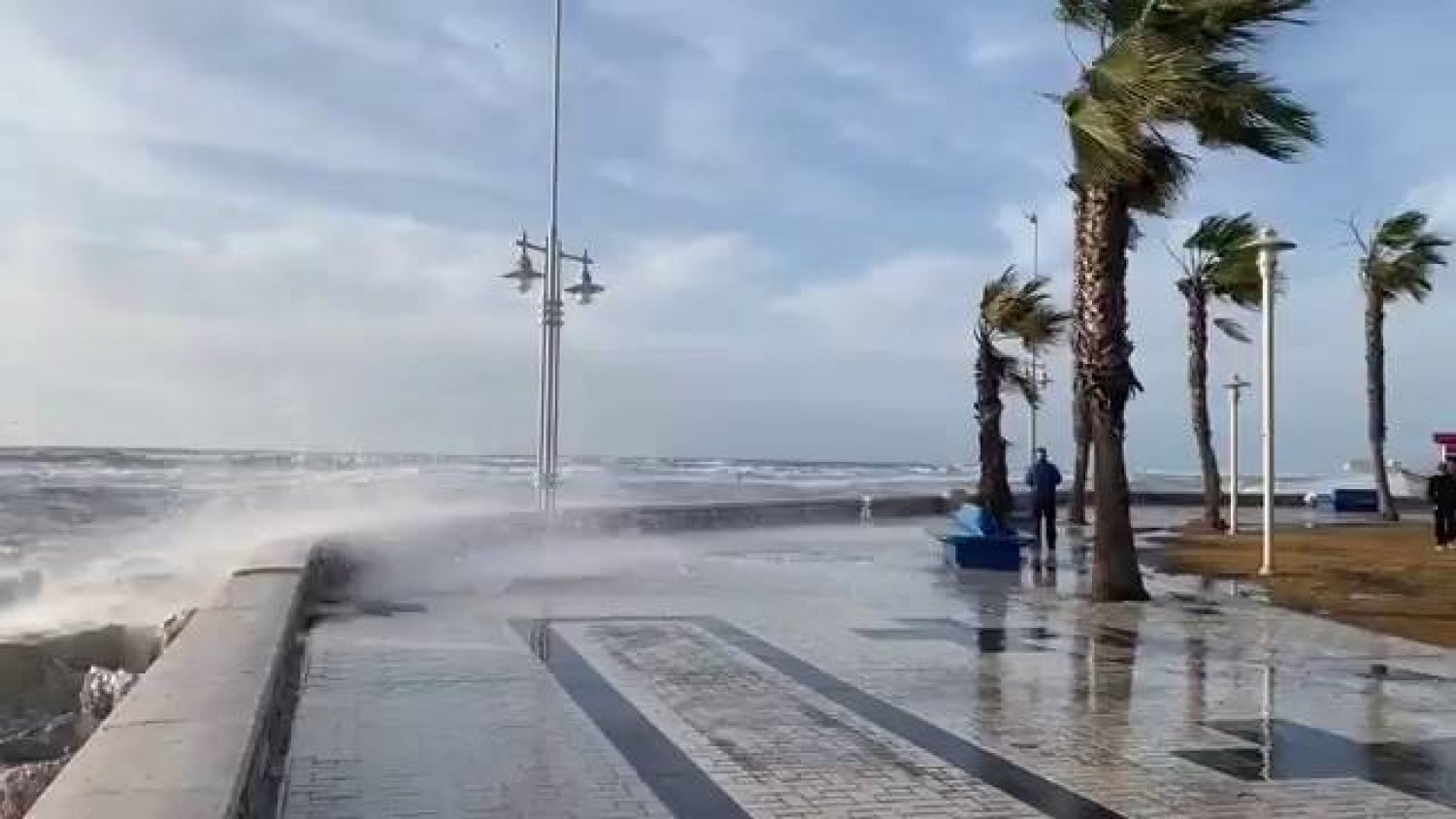 El Gobierno convoca a alcaldes de municipios costeros de Andalucía para analizar los daños del temporal
