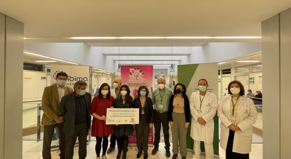 IBIMA recibe de ASAMMA una donación de 3.500 euros para la investigación del cáncer de mama