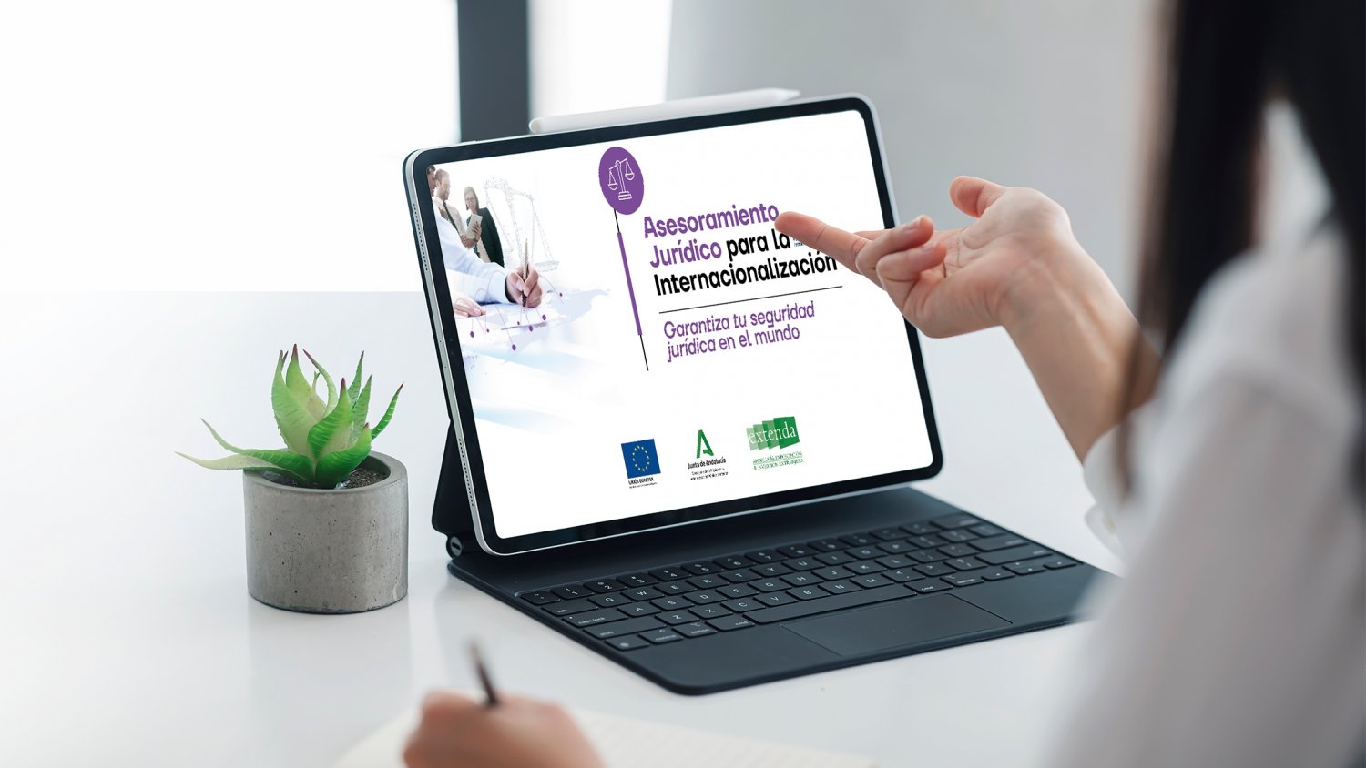 Extenda ofrece a las firmas andaluzas asistencia individualizada sobre derecho en 50 países