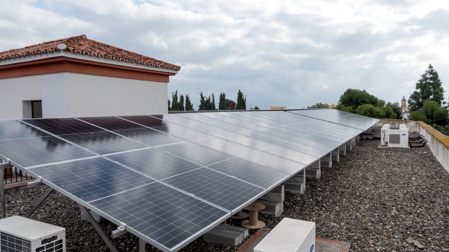 Estepona incrementa las medidas de ahorro energético y económico en el suministro de luz