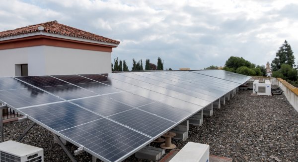 Estepona incrementa las medidas de ahorro energético y económico en el suministro de luz