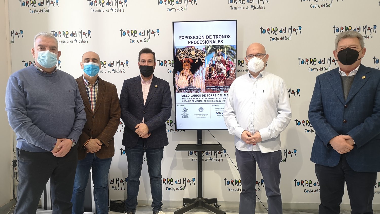 Torre del Mar recupera su exposición de tronos en el Paseo de Larios
