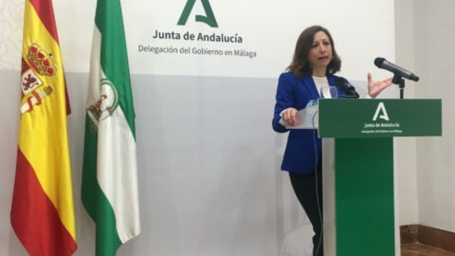 La delegada presenta en Almogía la guía para una Semana Santa segura frente al Covid