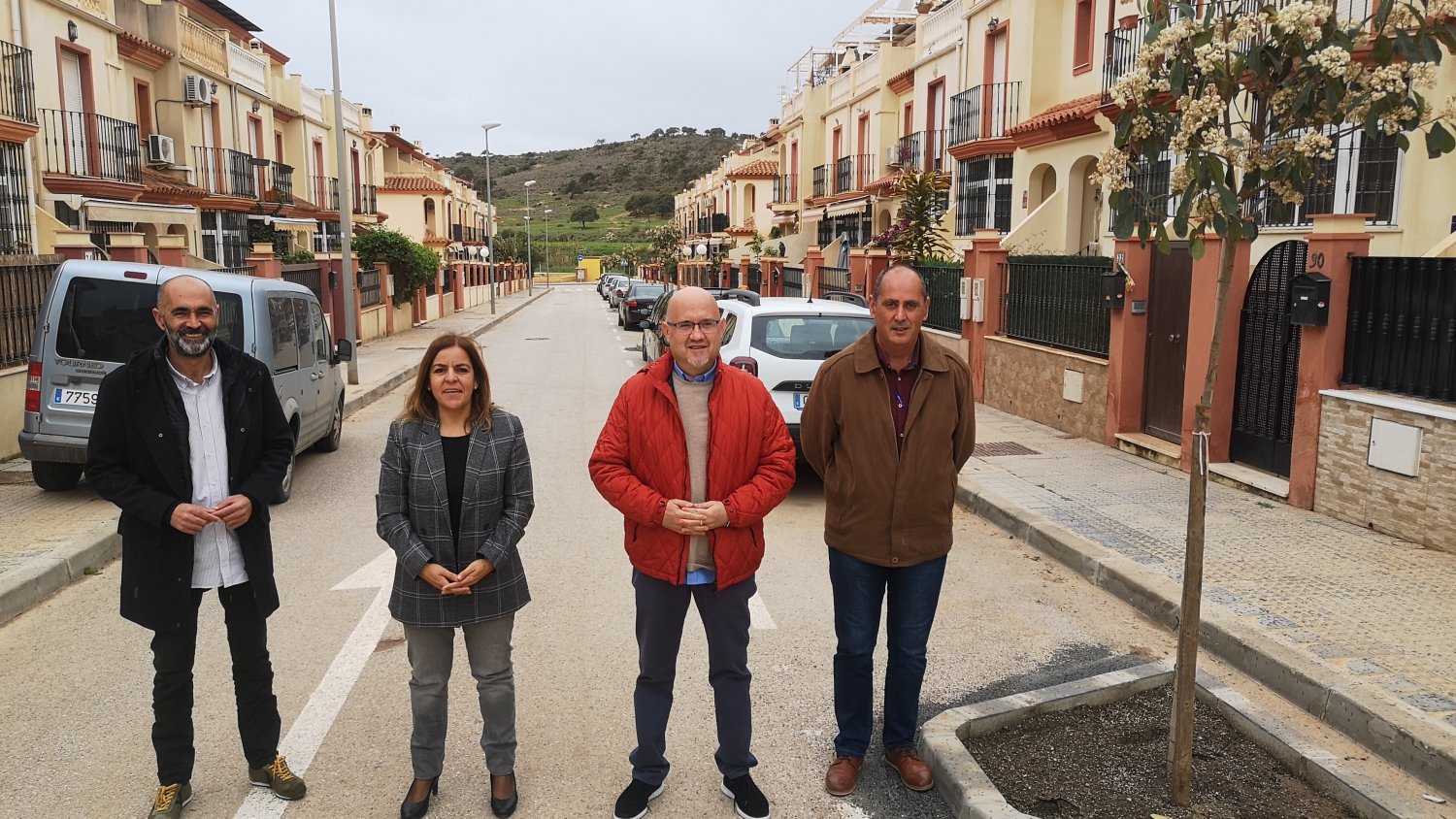 Infraestructuras finaliza los trabajos de reparación de acerado en la calle Los Pinos de Almayate