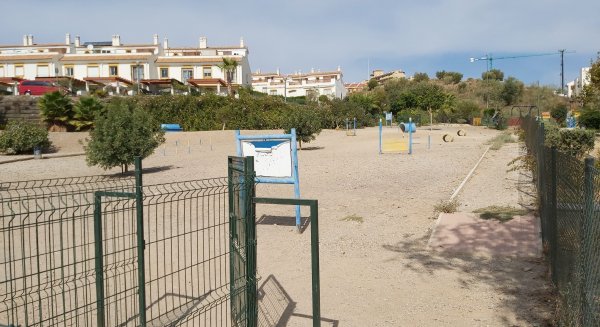 Rincón de la Victoria adjudica el acondicionamiento del parque canino de Serrezuela