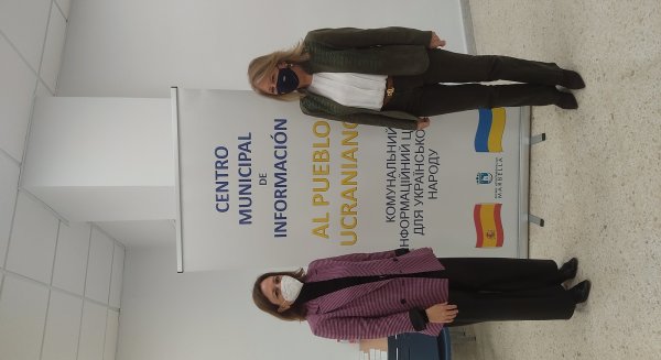 La delegada visita el centro de atención a refugiados de Marbella y alaba su labor