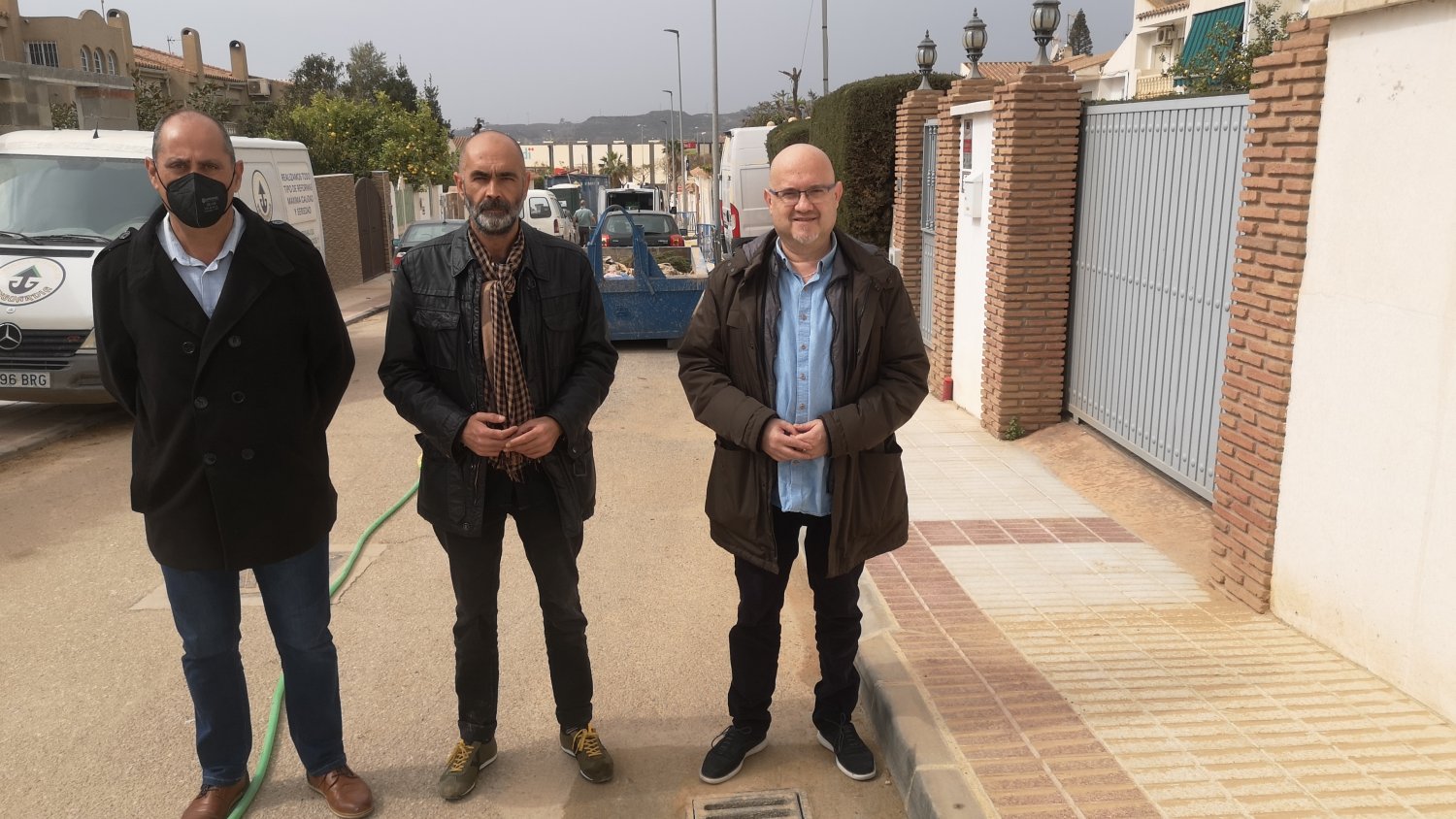 Infraestructuras finaliza las obras de remodelación de acerado en calle Azahar de Vélez-Málaga