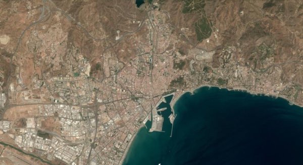 Urbanismo anuncia la ejecución del acceso peatonal entre la barriada de El Tarajal y la carretera Azucarera-Intelhorce