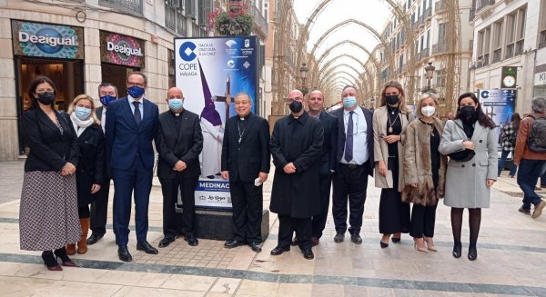 La Calle Larios acoge la exposición 'COPE Málaga saca los tronos a la calle'