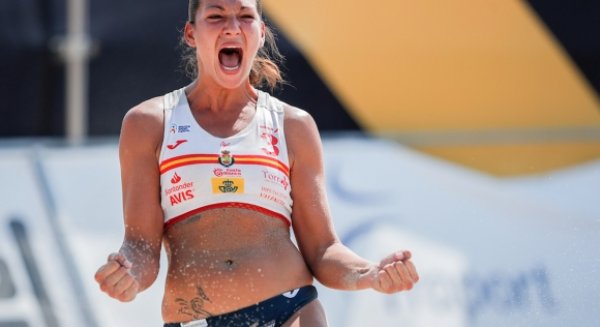 Torremolinos acoge cuatro partidos amistosos de la selección femenina de balonmano playa
