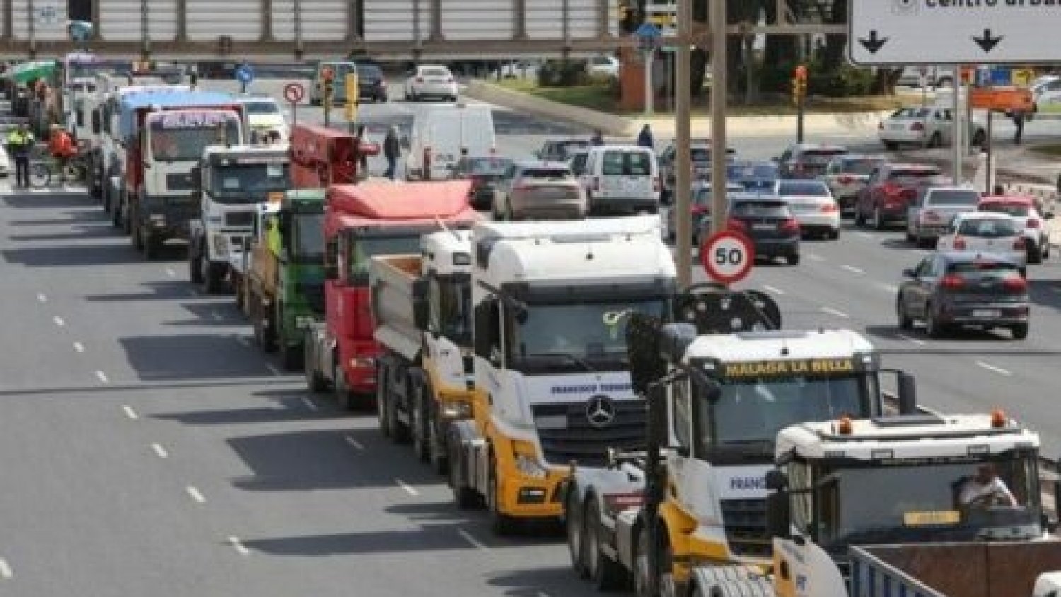 El Gobierno bonificará a los transportistas con 20 céntimos de euro por litro o kilo de combustible