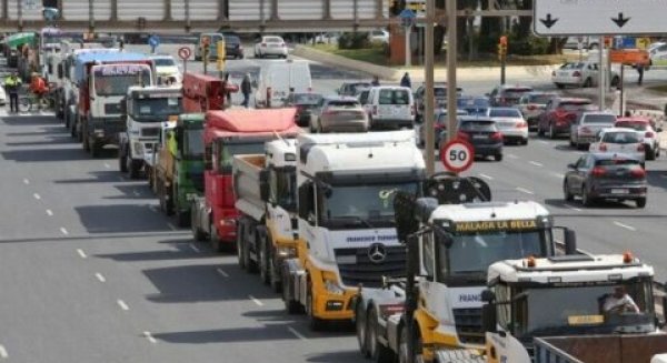 El Gobierno bonificará a los transportistas con 20 céntimos de euro por litro o kilo de combustible