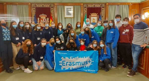Estudiantes Erasmus de Irlanda y Bélgica visitan el Ayuntamiento de Marbella